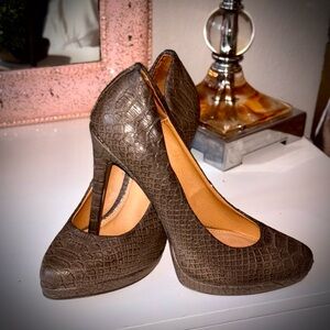 Alligator printed stiletto heels